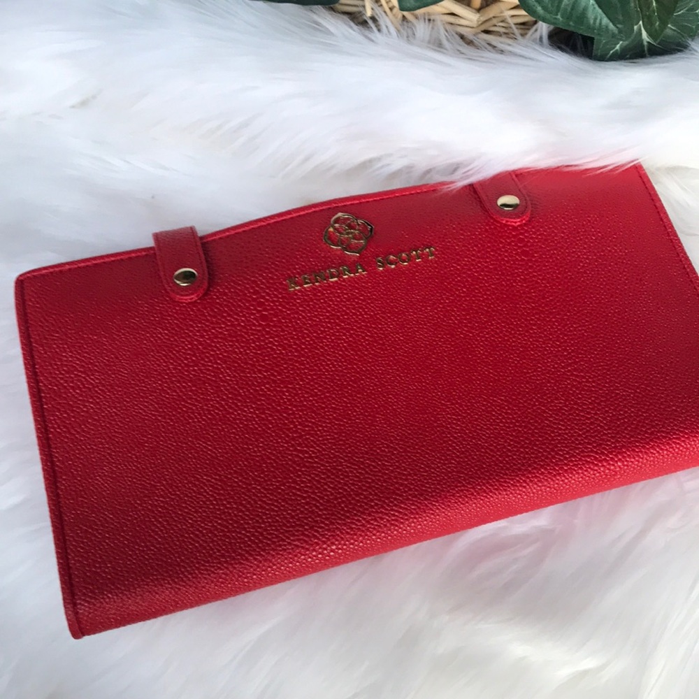 Kendra Scott large red travel case